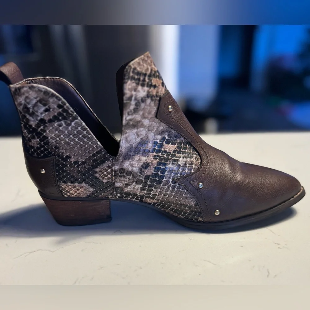 Snakeskin Patterned Brown Ankle Boots Western Boho Chic Size 10M